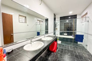 (FACING OPEN) Renovated 2.5 Storey Semi-D Taman Desa Baru 2, Koperasi Cuepacs, Cheras Selangor