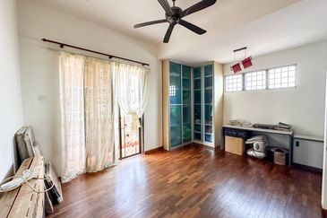 (FACING OPEN) Renovated 2.5 Storey Semi-D Taman Desa Baru 2, Koperasi Cuepacs, Cheras Selangor