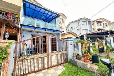 (BALCONY) Gated Guarded Renovated 3 Storey Terrace Taman Selayang Mulia 