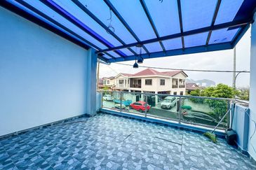 (BALCONY) Gated Guarded Renovated 3 Storey Terrace Taman Selayang Mulia 