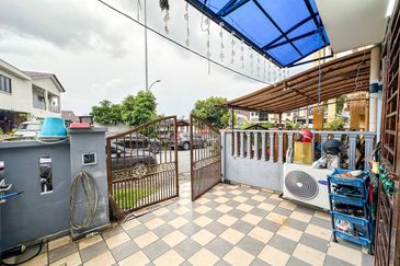 (BALCONY) Gated Guarded Renovated 3 Storey Terrace Taman Selayang Mulia 