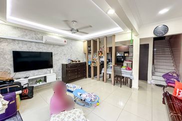 (BALCONY) Gated Guarded Renovated 3 Storey Terrace Taman Selayang Mulia 