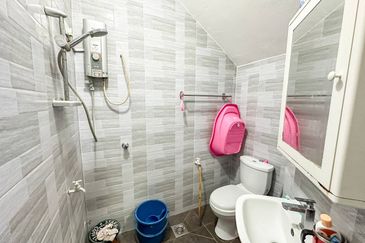 (BALCONY) Gated Guarded Renovated 3 Storey Terrace Taman Selayang Mulia 