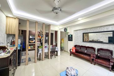 (BALCONY) Gated Guarded Renovated 3 Storey Terrace Taman Selayang Mulia 