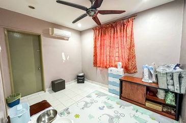 (BALCONY) Gated Guarded Renovated 3 Storey Terrace Taman Selayang Mulia 