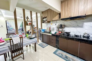 (BALCONY) Gated Guarded Renovated 3 Storey Terrace Taman Selayang Mulia 