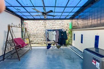 (BALCONY) Gated Guarded Renovated 3 Storey Terrace Taman Selayang Mulia 