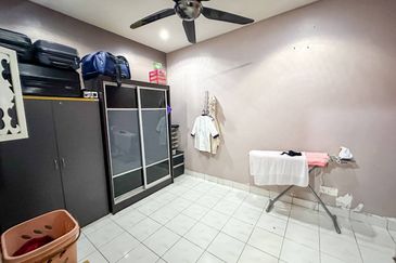 (BALCONY) Gated Guarded Renovated 3 Storey Terrace Taman Selayang Mulia 