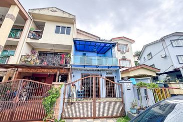 (BALCONY) Gated Guarded Renovated 3 Storey Terrace Taman Selayang Mulia 