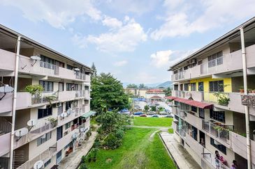 (WELL CONDITION) Flat Seksyen 4, Wangsa Maju Kuala Lumpur
