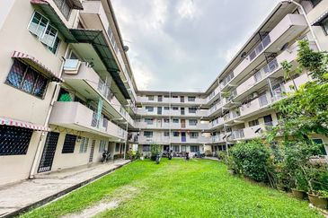 (WELL CONDITION) Flat Seksyen 4, Wangsa Maju Kuala Lumpur