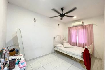 (RENOVATED) Pangsapuri Valencia, Taman Sri Muda, Shah Alam (LEVEL 4)