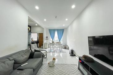 (RENOVATED) Pangsapuri Valencia, Taman Sri Muda, Shah Alam (LEVEL 4)