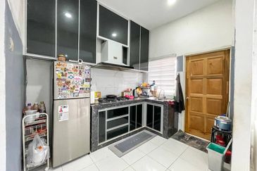 (RENOVATED) Pangsapuri Valencia, Taman Sri Muda, Shah Alam (LEVEL 4)