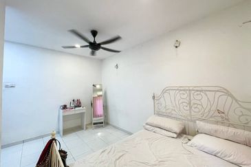 (RENOVATED) Pangsapuri Valencia, Taman Sri Muda, Shah Alam (LEVEL 4)