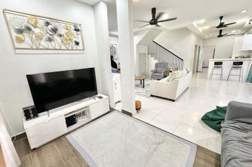 (RENOVATED) Endlot 2 Storey Terrace Ceri 3 @ Bandar Hillpark Puncak Alam 