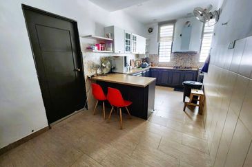 (CORNER LOT) Renovated 2 Storey Pines 2, Bandar Hillpark, Puncak Alam