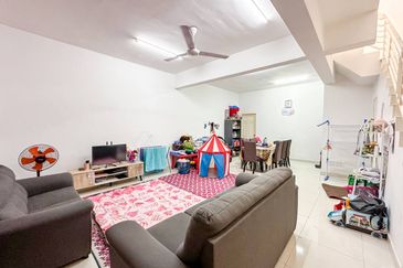 (GATED GUARDED) 2 Storey Terrace Taman Dato Demang @ Bandar Putra Permai Seri Kembangan