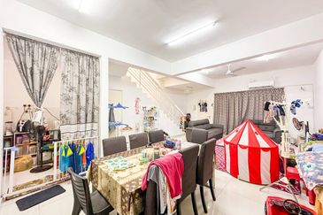 (GATED GUARDED) 2 Storey Terrace Taman Dato Demang @ Bandar Putra Permai Seri Kembangan