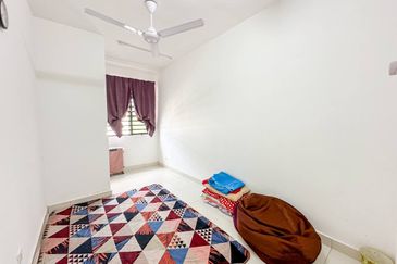 (GATED GUARDED) 2 Storey Terrace Taman Dato Demang @ Bandar Putra Permai Seri Kembangan