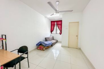 (GATED GUARDED) 2 Storey Terrace Taman Dato Demang @ Bandar Putra Permai Seri Kembangan