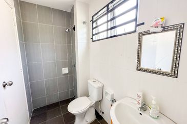 (GATED GUARDED) 2 Storey Terrace Taman Dato Demang @ Bandar Putra Permai Seri Kembangan