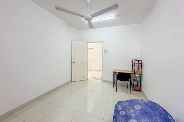 (GATED GUARDED) 2 Storey Terrace Taman Dato Demang @ Bandar Putra Permai Seri Kembangan