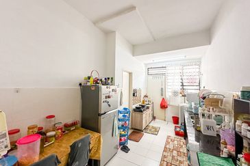 (GATED GUARDED) 2 Storey Terrace Taman Dato Demang @ Bandar Putra Permai Seri Kembangan