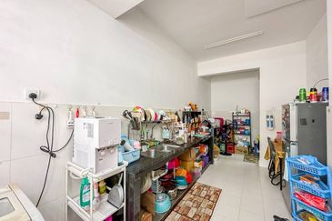 (GATED GUARDED) 2 Storey Terrace Taman Dato Demang @ Bandar Putra Permai Seri Kembangan