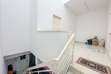 (GATED GUARDED) 2 Storey Terrace Taman Dato Demang @ Bandar Putra Permai Seri Kembangan