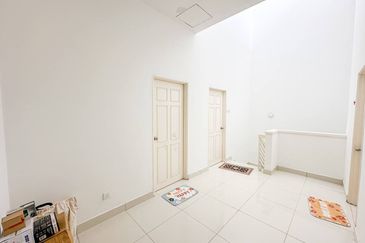 (GATED GUARDED) 2 Storey Terrace Taman Dato Demang @ Bandar Putra Permai Seri Kembangan