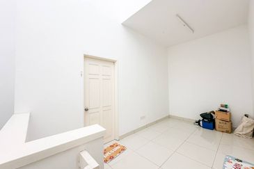 (GATED GUARDED) 2 Storey Terrace Taman Dato Demang @ Bandar Putra Permai Seri Kembangan