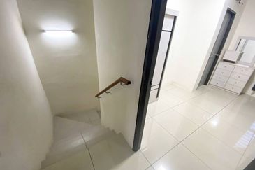 (GATED GUARDED) Renovated 2 Storey Irama Perdana LBS Alam Perdana, Puncak Alam 