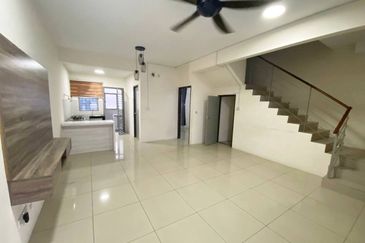 (GATED GUARDED) Renovated 2 Storey Irama Perdana LBS Alam Perdana, Puncak Alam 