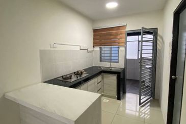 (GATED GUARDED) Renovated 2 Storey Irama Perdana LBS Alam Perdana, Puncak Alam 