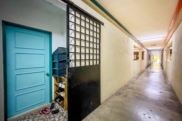 (GATED GUARDED) Laksamana Puri Condominium, Batu Caves