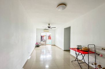 (GATED GUARDED) Laksamana Puri Condominium, Batu Caves