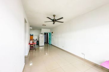 (GATED GUARDED) Laksamana Puri Condominium, Batu Caves