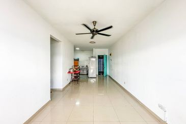 (GATED GUARDED) Laksamana Puri Condominium, Batu Caves