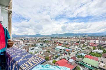 (GATED GUARDED) Laksamana Puri Condominium, Batu Caves