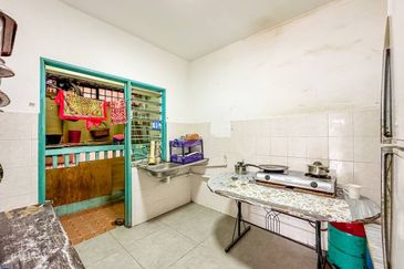 (GATED GUARDED) Laksamana Puri Condominium, Batu Caves