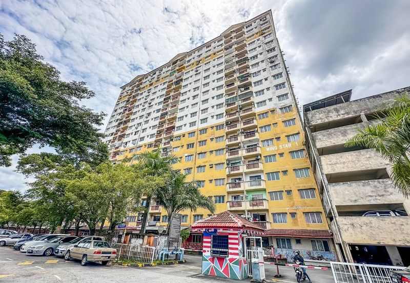 (GATED GUARDED) Laksamana Puri Condominium, Batu Caves