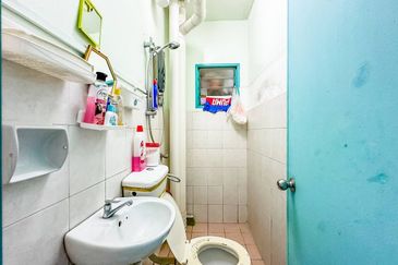 (GATED GUARDED) Laksamana Puri Condominium, Batu Caves