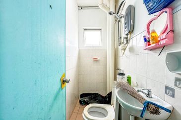 (GATED GUARDED) Laksamana Puri Condominium, Batu Caves