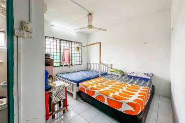 (GATED GUARDED) Laksamana Puri Condominium, Batu Caves