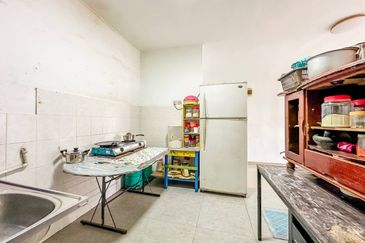 (GATED GUARDED) Laksamana Puri Condominium, Batu Caves