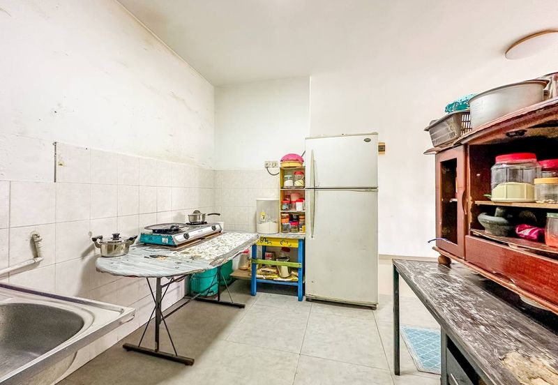 (GATED GUARDED) Laksamana Puri Condominium, Batu Caves