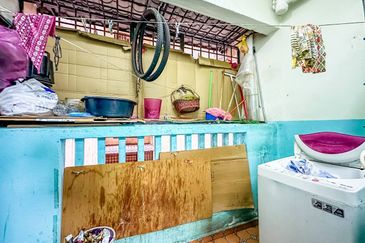 (GATED GUARDED) Laksamana Puri Condominium, Batu Caves