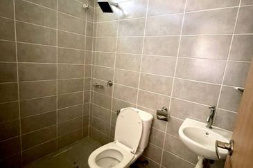 (GATED GUARDED) 2 Storey Semi-D Greenhill Residence Seksyen U10 Shah Alam