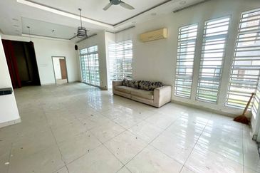 (GATED GUARDED) 2 Storey Semi-D Greenhill Residence Seksyen U10 Shah Alam